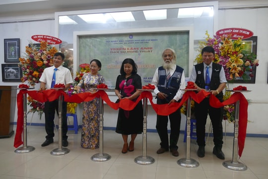 Ấn tượng với triển lãm ảnh “Sắc màu quê hương” 