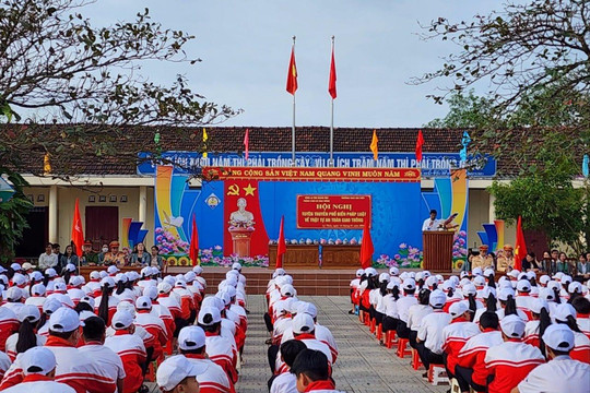 Tuyên truyền pháp luật về an toàn giao thông cho học sinh và giáo viên