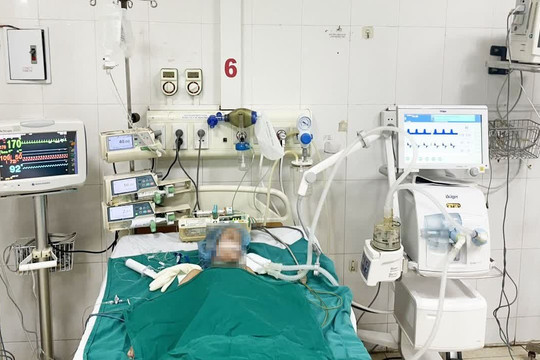 Bé gái bị ngừng tuần hoàn hô hấp do hóc kẹo dẻo