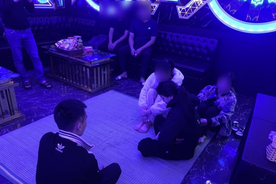 Nhóm thanh niên sử dụng ma túy trong quán karaoke