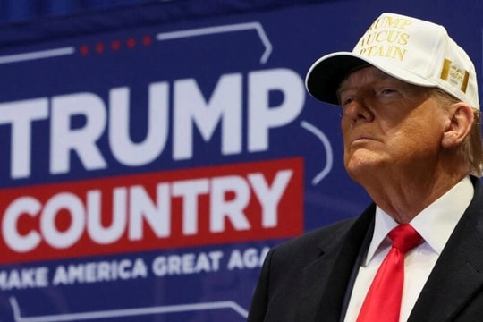 Cựu Tổng thống Donald Trump giành chiến thắng trong cuộc họp kín ở Iowa