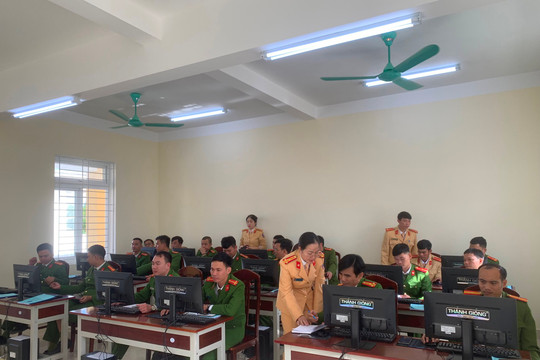 Khai giảng lớp tập huấn nghiệp vụ đăng ký xe