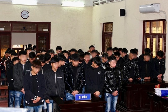 Tuyên án 60 bị cáo mang hung khí đánh nhau, náo loạn đường phố