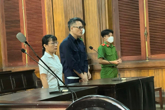 Buôn lậu qua đánh tráo, lãnh án gần 5 năm tù