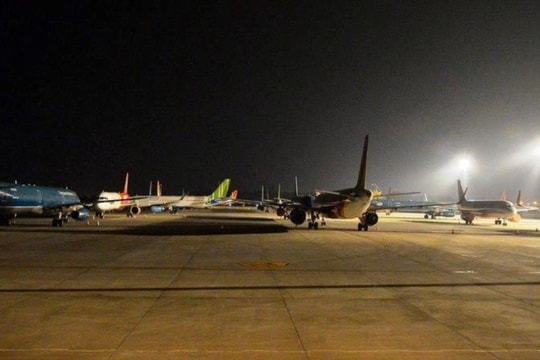 Tăng tần suất khai thác các tuyến buýt, taxi, xe công nghệ phục vụ chuyến bay đêm dịp Tết