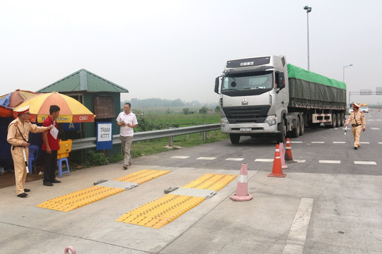 Lắp đặt hệ thống kiểm tra xe quá tải trên cao tốc