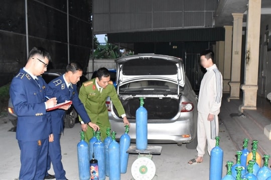 Xử phạt 82 triệu đồng, buộc tiêu hủy 65 bình chứa khí cười