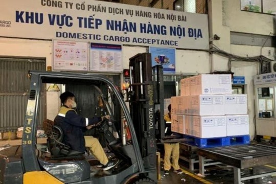 Vietnam Airlines vận chuyển miễn phí vaccine trong tiêm chủng mở rộng