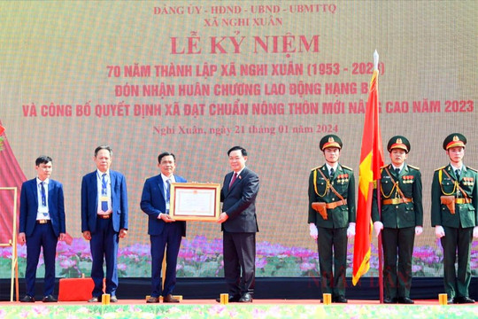 Chủ tịch Quốc hội Vương Đình Huệ dự Lễ đón nhận Huân chương Lao động hạng Ba của xã Nghi Xuân, Nghệ An