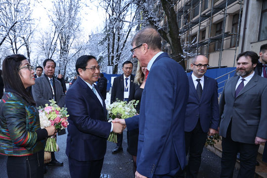 Cựu sinh viên xuất sắc Phạm Minh Chính thăm lại trường đại học tại Romania