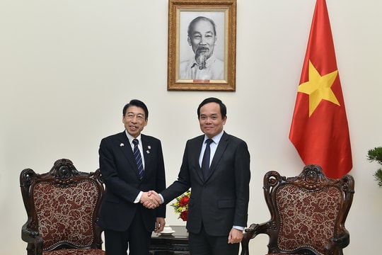 Phó Thủ tướng Trần Lưu Quang tiếp Thống đốc tỉnh Fukuoka