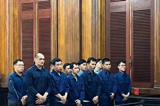 Nhóm đánh bạc cùng chia nhau 34 năm tù