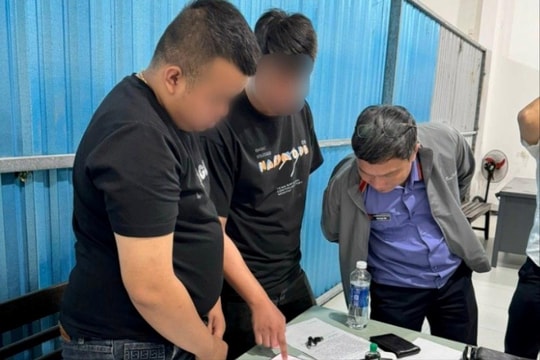 Giả danh Công an mua bán hàng trăm tài khoản ngân hàng
