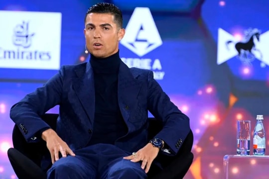 Phát biểu gây tranh cãi của C.Ronaldo về giải Quả bóng vàng và The Best