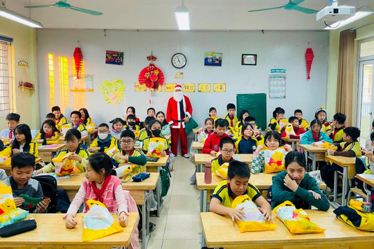 Rét đậm, rét hại, nhiều trường ở Hà Nội đồng loạt cho học sinh nghỉ học