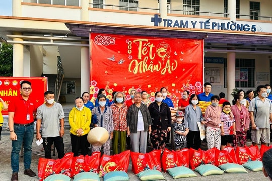 Central Retail trao tặng 4.700 phần quà Tết nhân ái dịp Tết Nguyên đán Giáp Thìn 2024