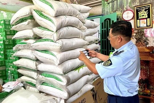  TP.HCM: Tạm giữ gần 7 tấn đường cát nhập lậu từ Campuchia