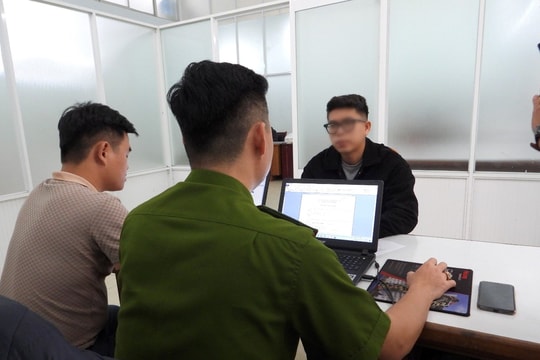 Tạm giữ thanh niên lừa đổi tiền để chiếm đoạt tài sản