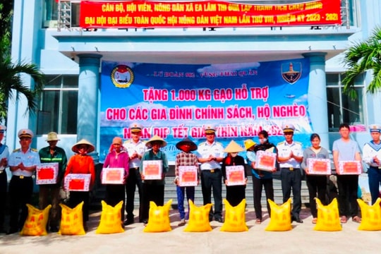 Lữ đoàn 682 mang Tết yêu thương đến người nghèo vùng cao