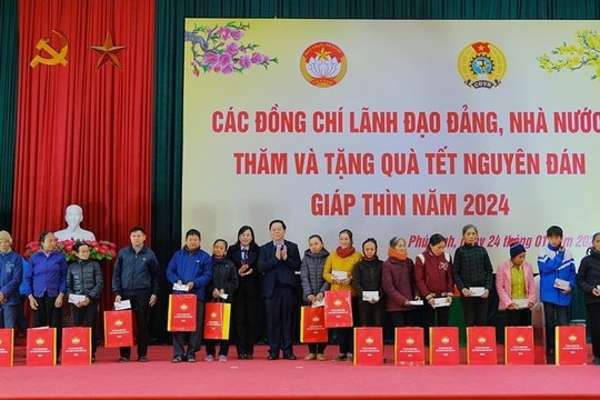 Trưởng Ban Tuyên giáo Trung ương thăm, tặng quà Tết tại tỉnh Thái Nguyên