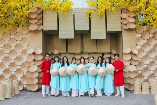 Phố ông đồ, vườn mai vàng bắt đầu đón khách tham quan