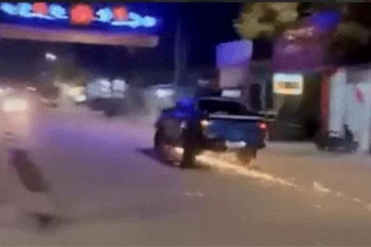 Bắc Giang: Tạm giữ tài xế ô tô thông chốt, kéo lê xe CSGT