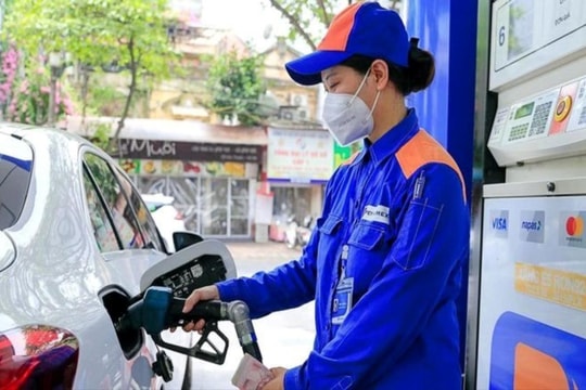 Thủ tướng yêu cầu bảo đảm cung ứng đủ xăng dầu dịp Tết