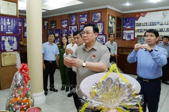 Chủ tịch Quốc hội Vương Đình Huệ tưởng nhớ cố Chủ tịch Quốc hội Nguyễn Hữu Thọ