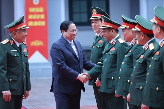 Thủ tướng Phạm Minh Chính thăm, chúc Tết, kiểm tra công tác sẵn sàng chiến đấu tại Tổng cục II