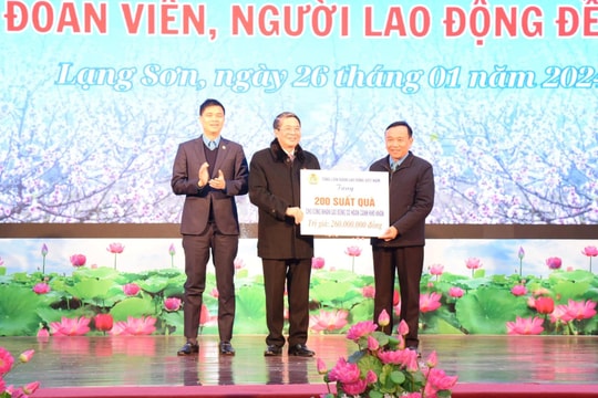 Phó Chủ tịch Quốc hội Nguyễn Đức Hải thăm, tặng quà Tết tại tỉnh Lạng Sơn