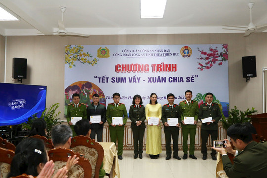 Ấm áp nghĩa tình “Tết sum vầy - xuân chia sẻ”
