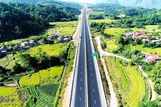 Đưa vào khai thác ít nhất 130km đường bộ cao tốc trong năm 2024