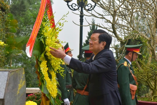 Nguyên Chủ tịch nước Trương Tấn Sang dâng hương tại Khu mộ cố Tổng Bí thư Trần Phú
