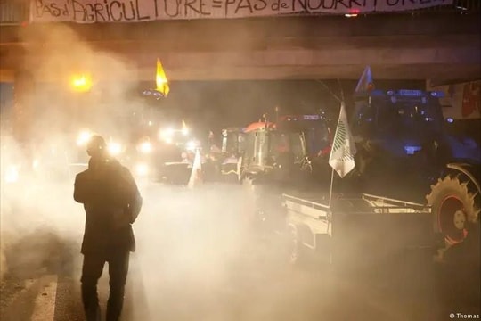 Pháp: Nông dân và cảnh sát đối đầu ở Paris