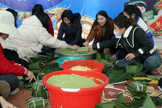 Ấm áp “Tết yêu thương - gói bánh chưng xanh mừng xuân Giáp Thìn 2024”