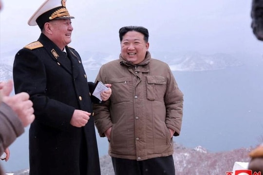 Triều Tiên: Ông Kim Jong-un giám sát vụ thử tên lửa hành trình phóng từ tàu ngầm