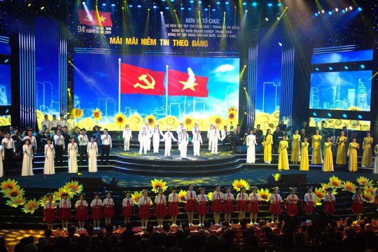 Hoành tráng, rực rỡ với chương trình nghệ thuật “Mãi mãi niềm tin theo Đảng”