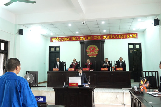 Lĩnh án 8 năm tù vì dùng xăng đốt người