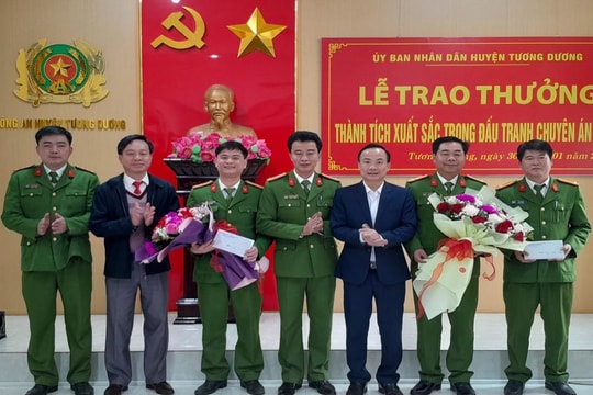 Thưởng nóng Ban Chuyên án triệt phá tụ điểm buôn bán ma túy