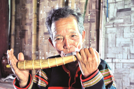 Những nghệ sĩ của buôn làng