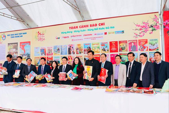 Nghệ An: Tưng bừng khai mạc Hội báo Xuân Giáp Thìn 2024
