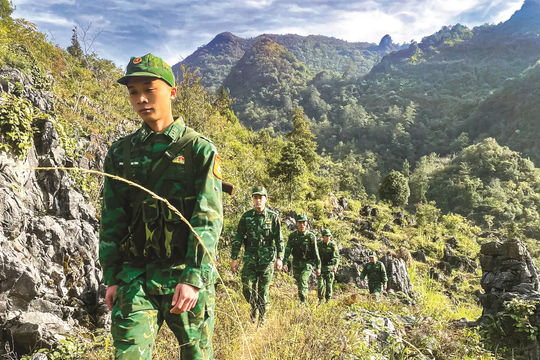 Màu áo xanh trên rẻo cao