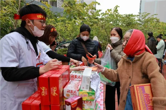 Ấm áp Hội chợ Tết 0 đồng cho bệnh nhân Bệnh viện Thanh Nhàn
