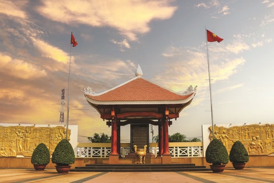 Sắc xuân trên quê hương chiến khu