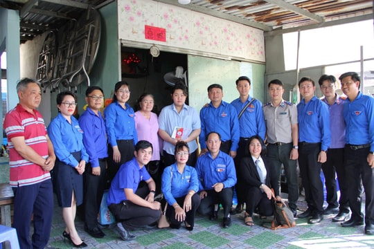Đoàn viên mang Tết ấm áp, yêu thương đến với những hoàn cảnh khó khăn