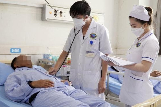 Ba ngư dân nguy kịch vì ăn cá nóc
