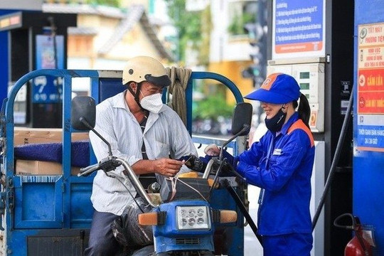 Ngày mai giá xăng dầu tăng hay giảm?