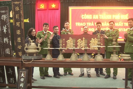 Trao trả nhiều đồ vật bị mất cắp có giá trị cho Đình làng, nhà thờ