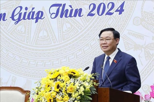 Chủ tịch Quốc hội Vương Đình Huệ thăm, chúc Tết Đảng bộ tỉnh Yên Bái