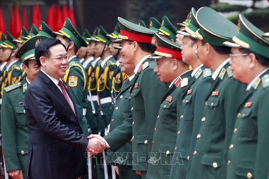 Chủ tịch Quốc hội Vương Đình Huệ thăm, chúc Tết tại Bộ Tư lệnh Bộ đội Biên phòng